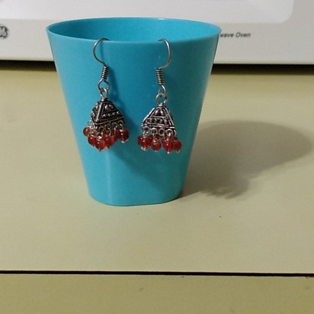 Women's fashion earrings